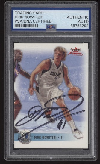 2003-04 Fleer Focus Dirk Nowitzki #41 PSA/DNA Certified Autograph